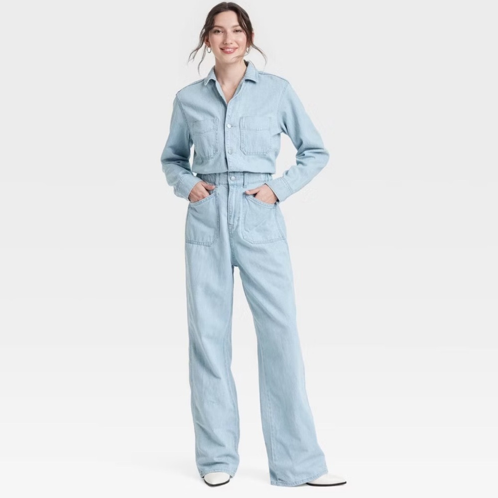 NWT❗️Universal Thread Women’s Baggy Denim Jumpsuit in Light Wash